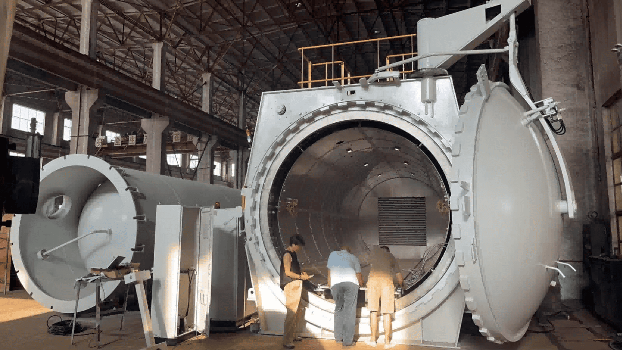 俄罗斯客户代表团来我司验收设备